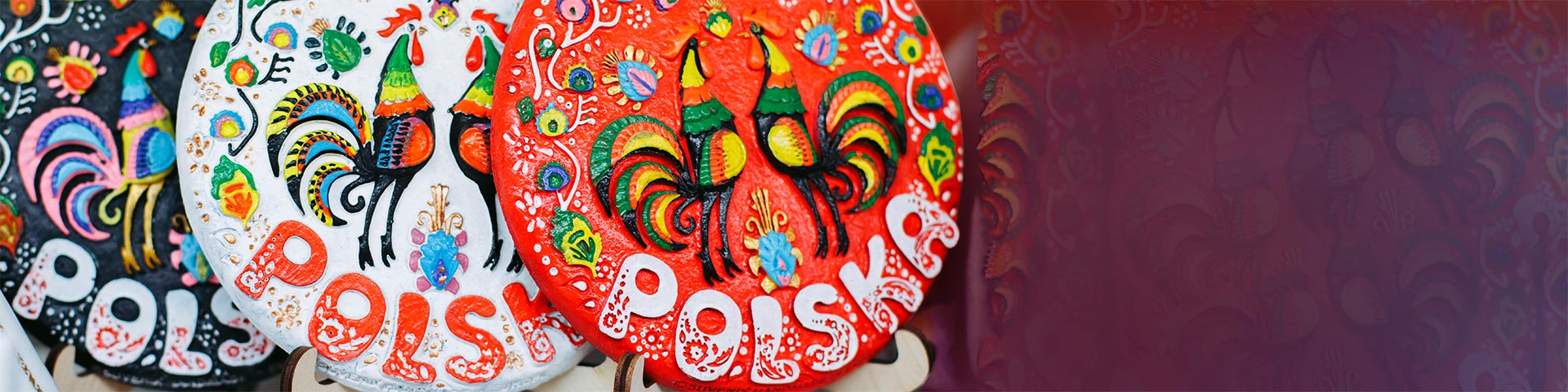 Polnisch Übersetzung: Traditionelle, mehrfarbige Souvenir-Keramikplatten aus Polen